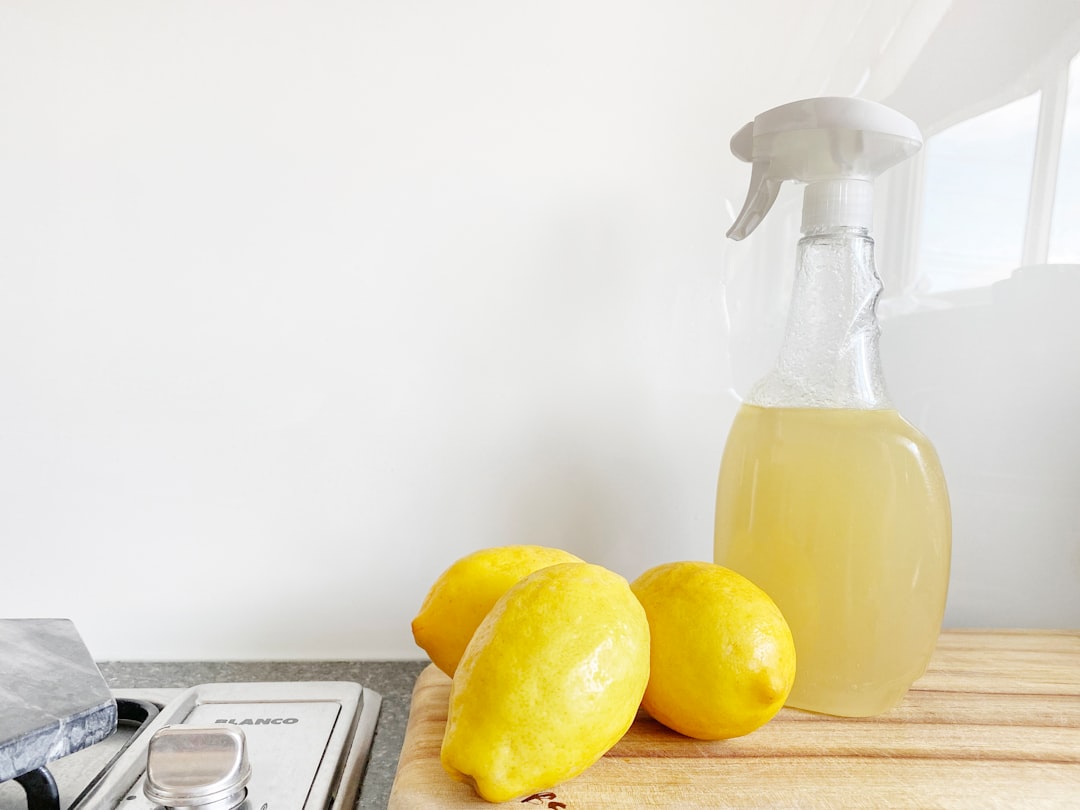 stats-img Homemade citrus peel & vinegar multi-purpose cleaner